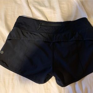 Lululemon shorts size 6 good condition black